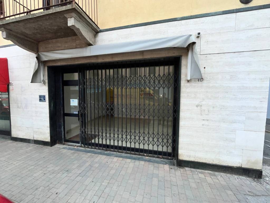 negozio in affitto a Chivasso