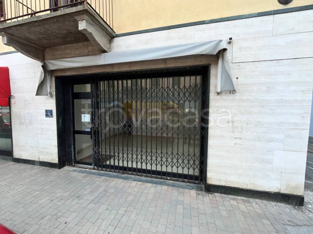 negozio in affitto a Chivasso