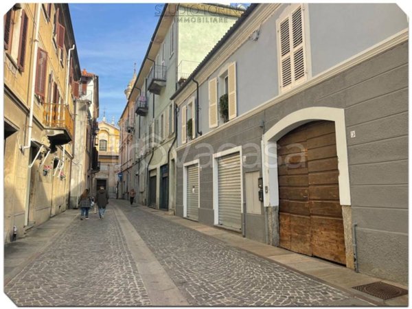 negozio in affitto a Chivasso