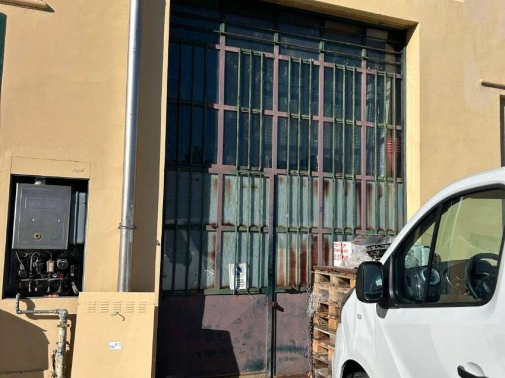 locale commerciale in affitto a Chivasso