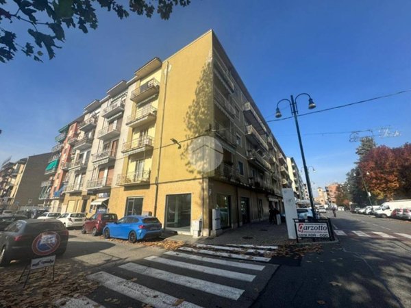 negozio in affitto a Chivasso