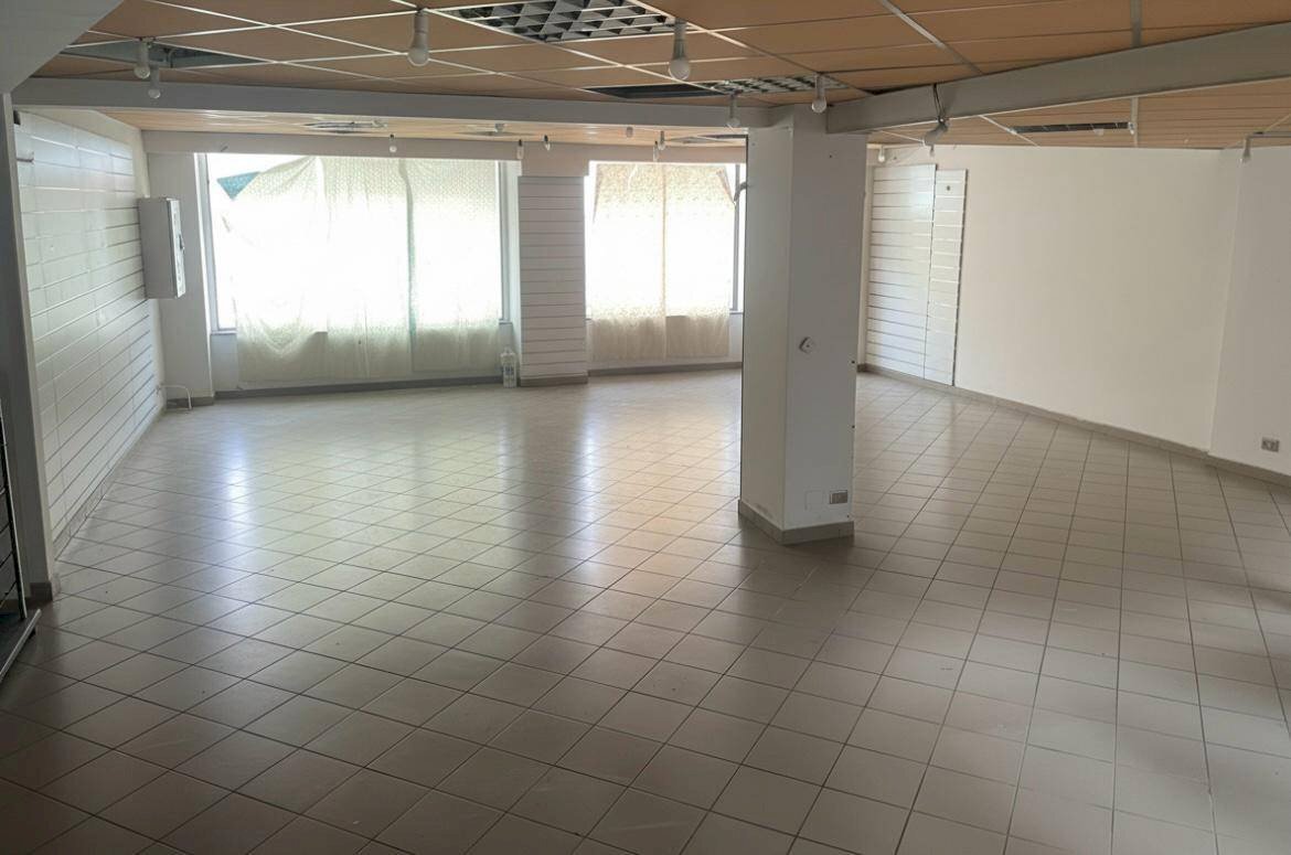 negozio in affitto a Chivasso