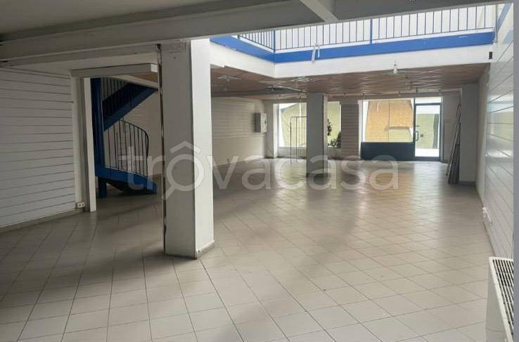 negozio in affitto a Chivasso