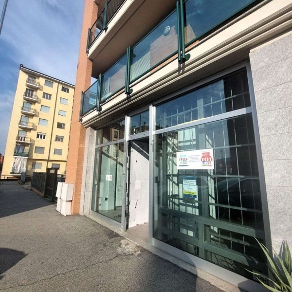 locale commerciale in affitto a Chivasso