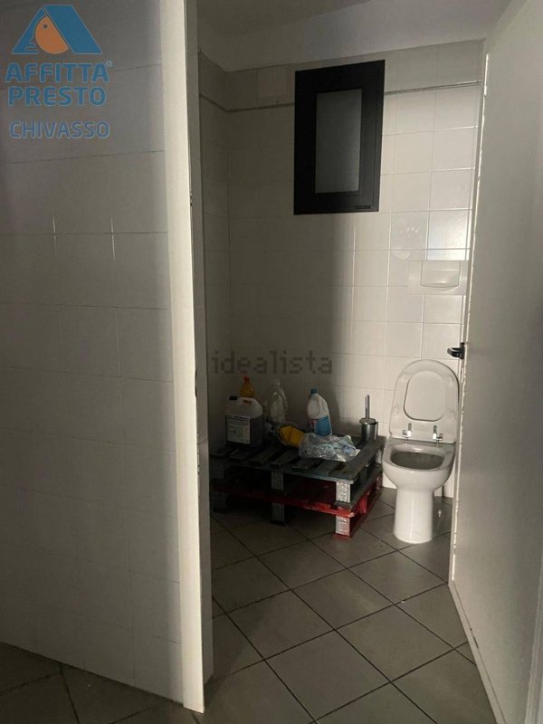 locale commerciale in affitto a Chivasso
