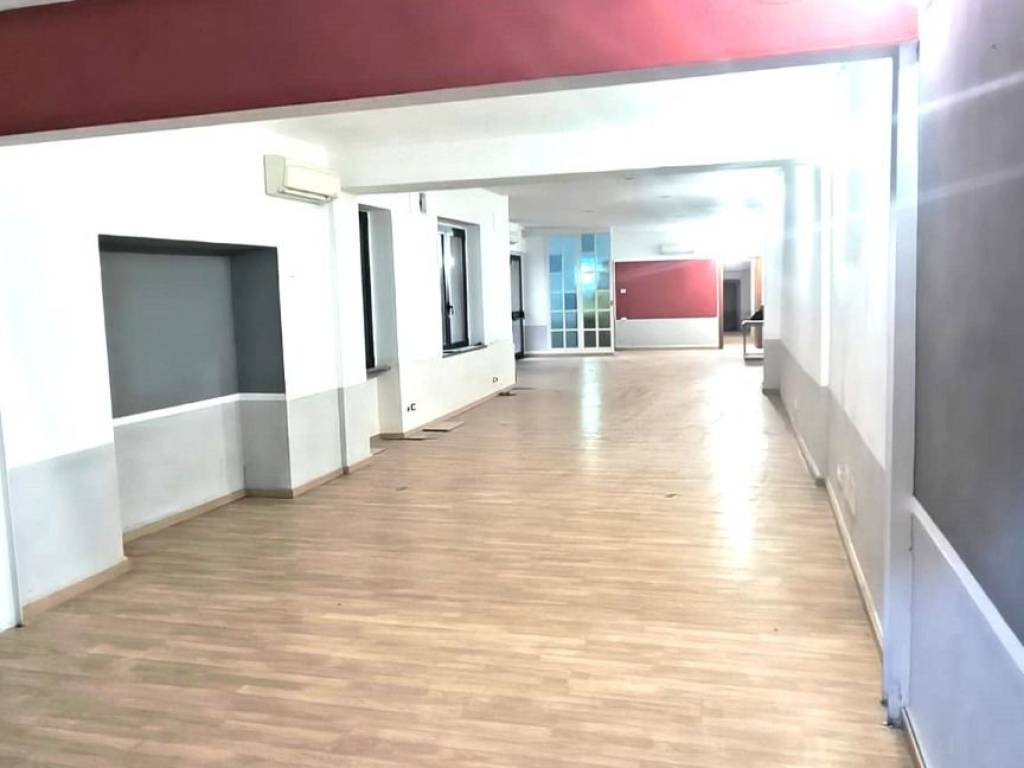 negozio in affitto a Chivasso