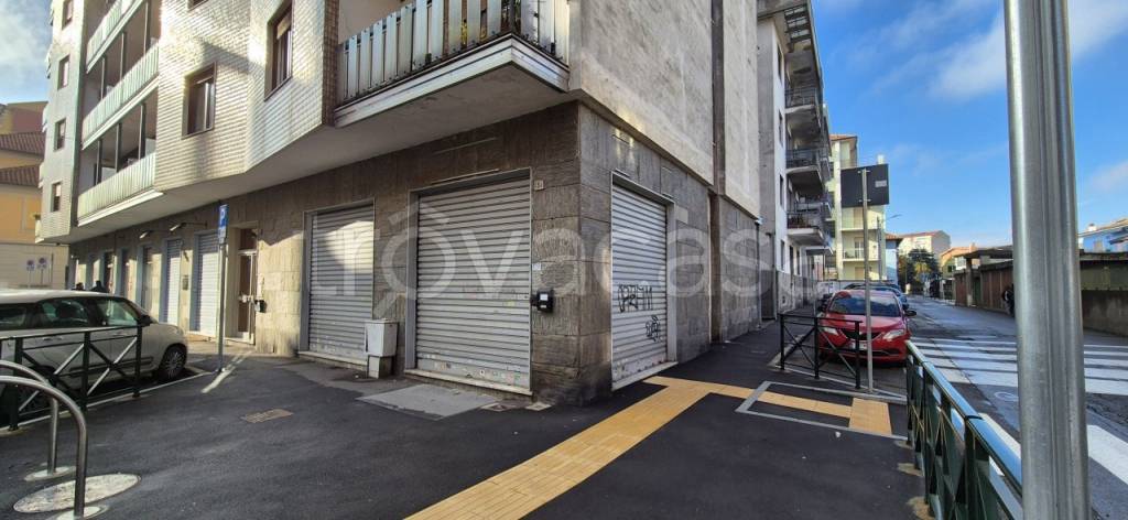 negozio in affitto a Chivasso