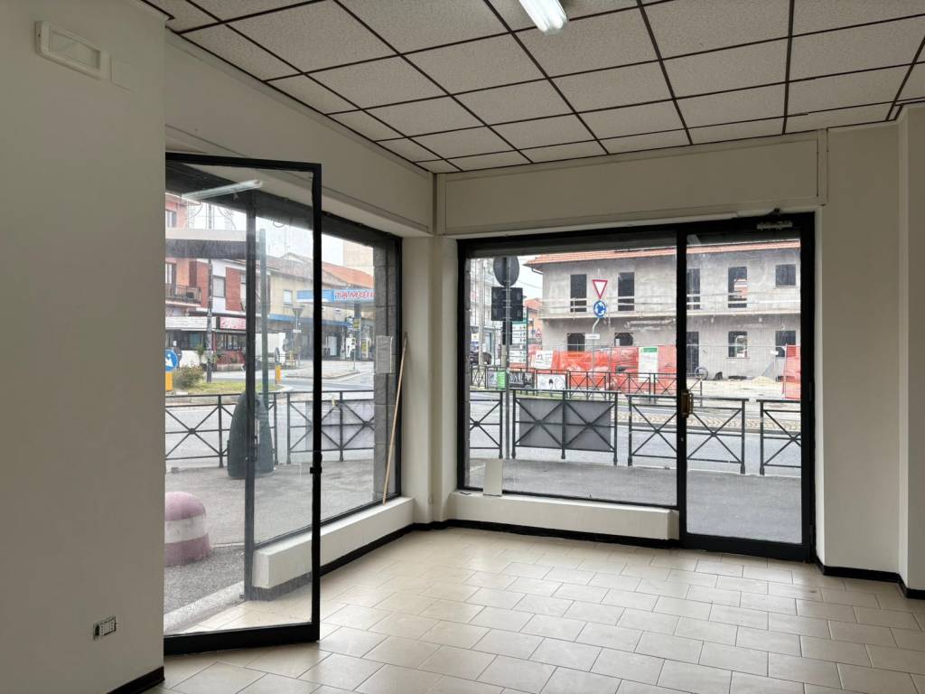 negozio in affitto a Chivasso