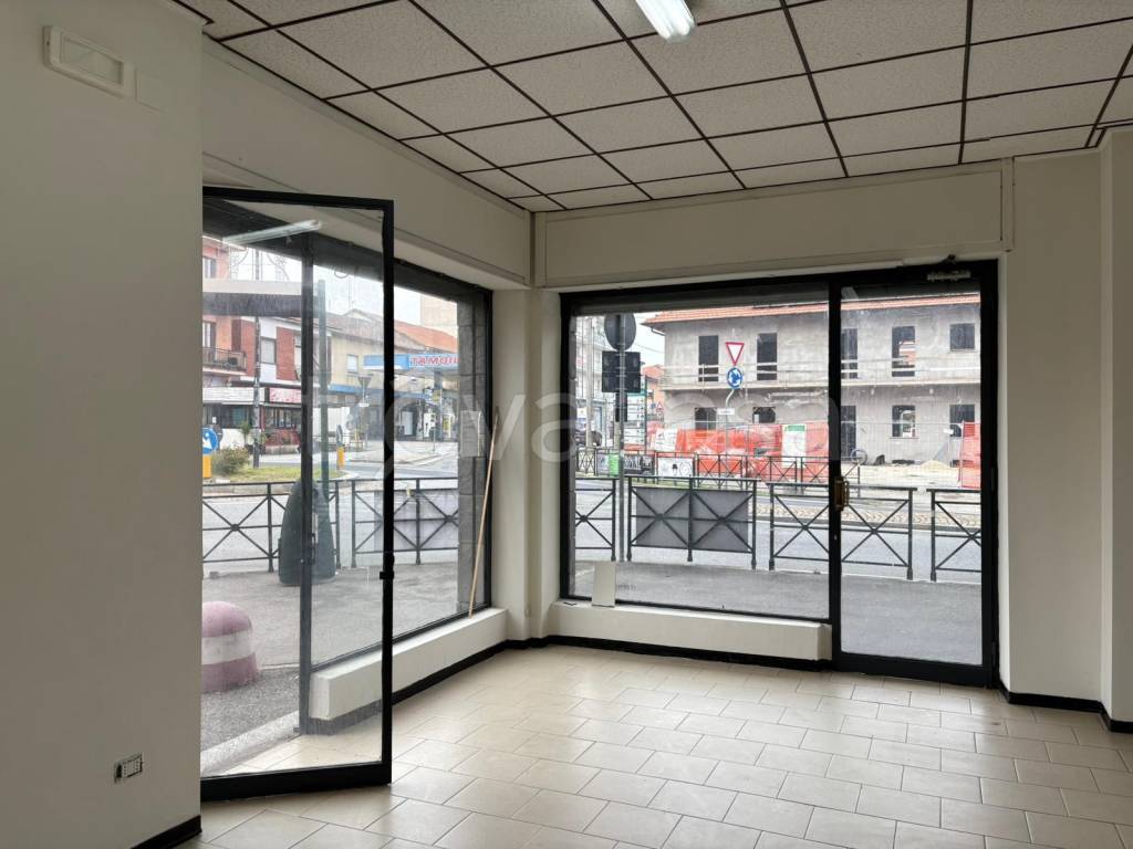 negozio in affitto a Chivasso