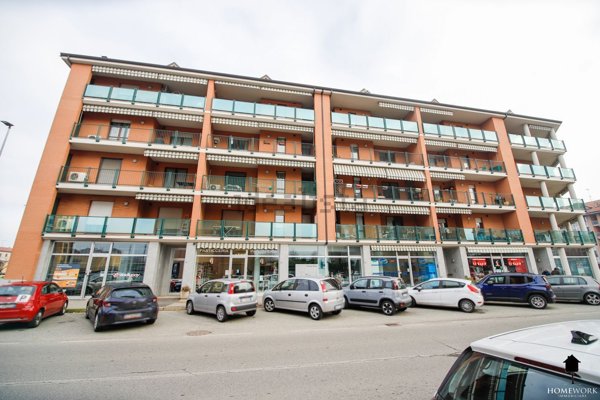 negozio in affitto a Chivasso