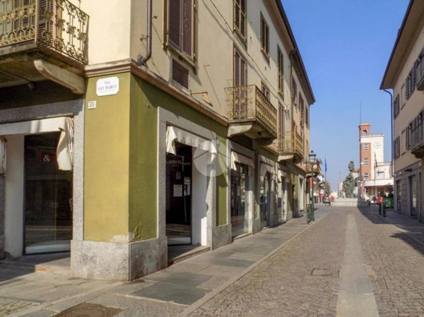 negozio in affitto a Chivasso