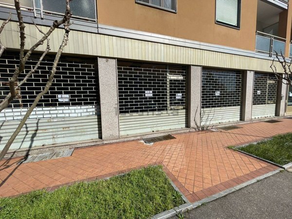 locale commerciale in affitto a Chivasso