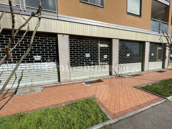 locale commerciale in affitto a Chivasso