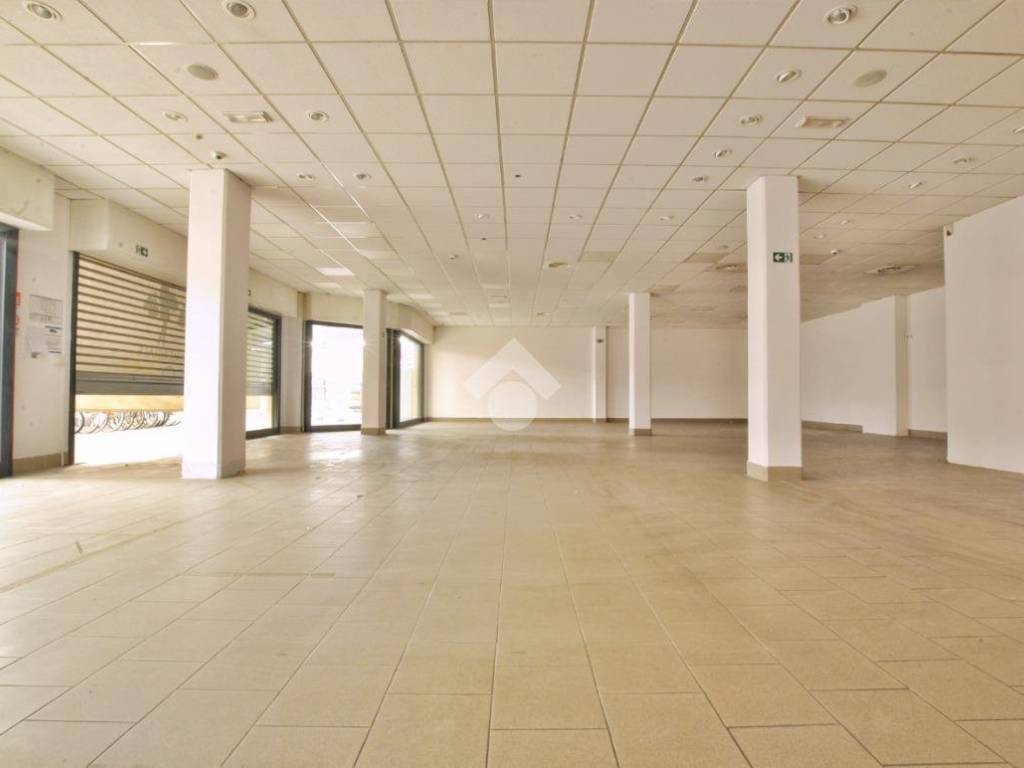 negozio in affitto a Chivasso