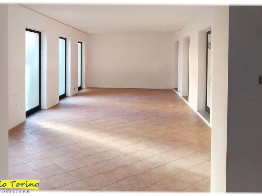 negozio in affitto a Chivasso