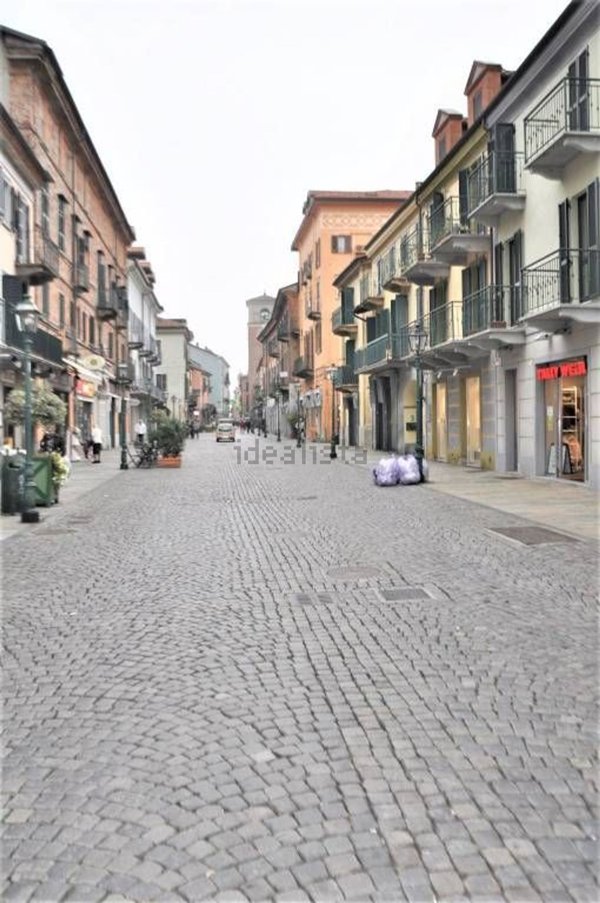 locale commerciale in affitto a Chivasso