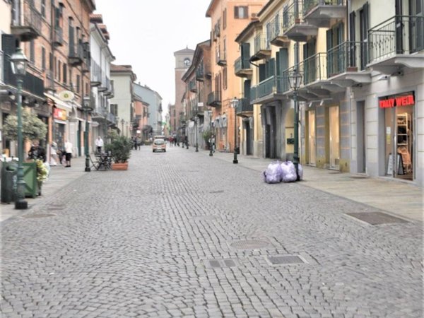 negozio in affitto a Chivasso