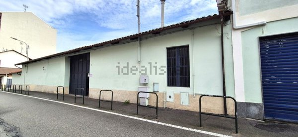 locale commerciale in affitto a Chivasso