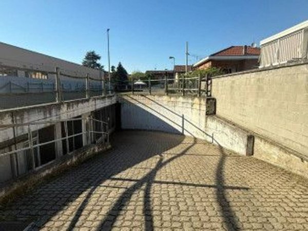 negozio in affitto a Chivasso