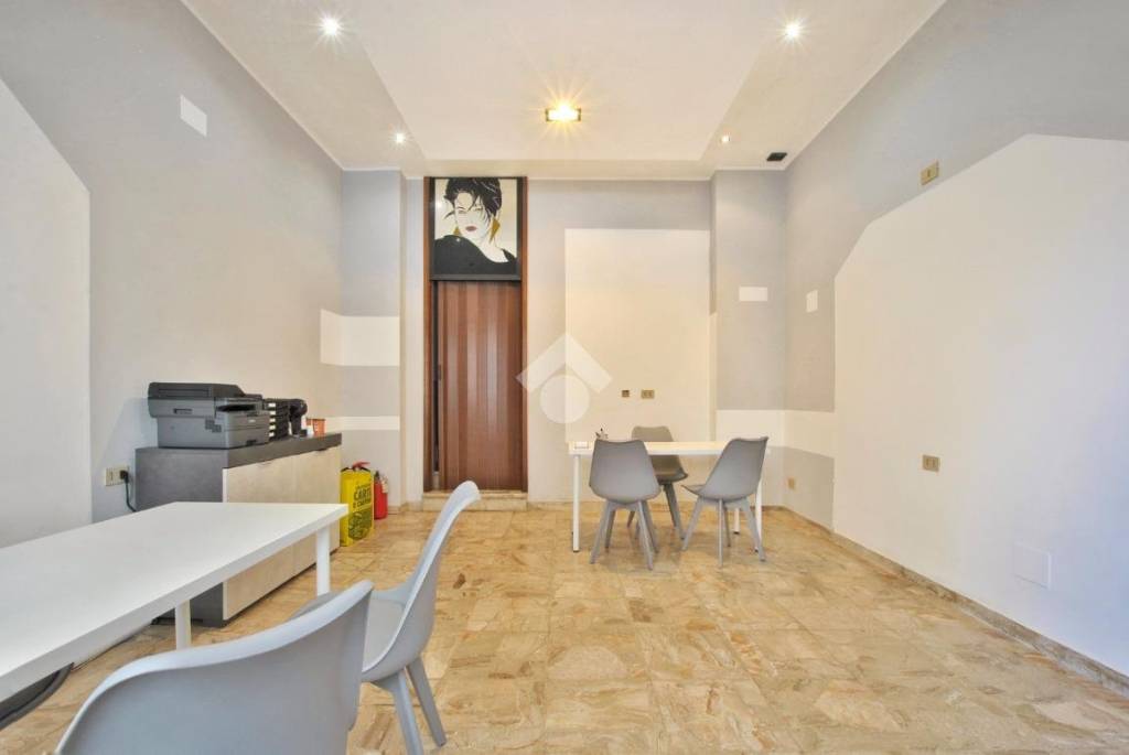 negozio in affitto a Chivasso
