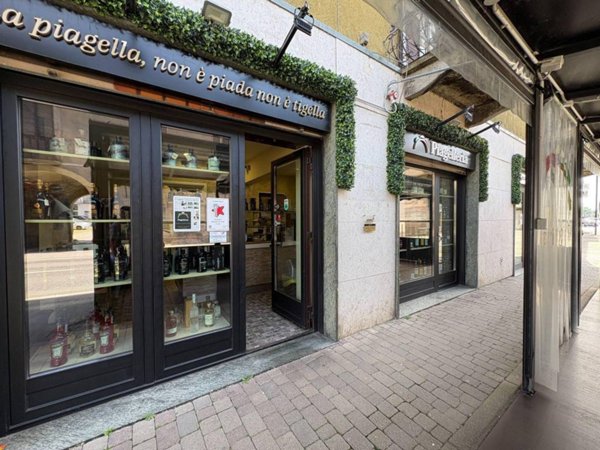 negozio in affitto a Chivasso