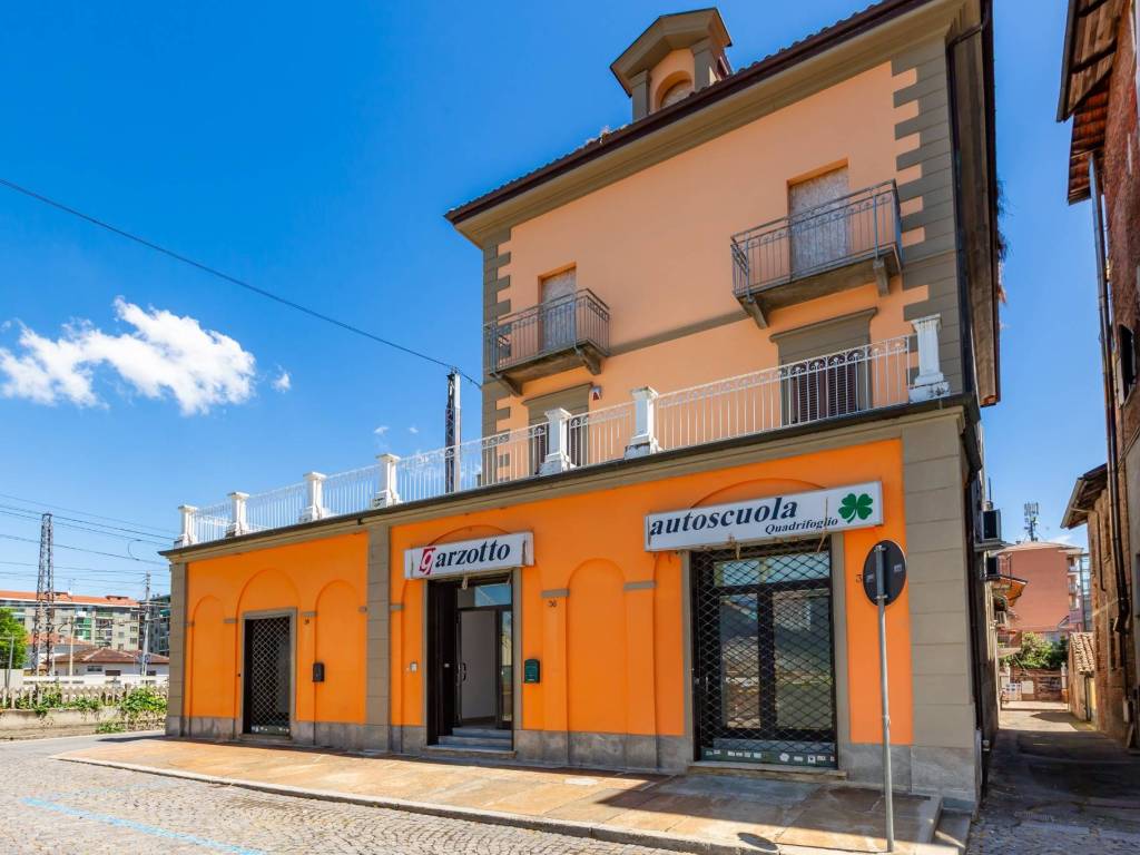 negozio in affitto a Chivasso