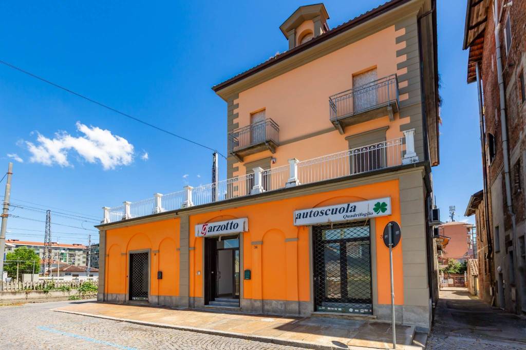 negozio in affitto a Chivasso