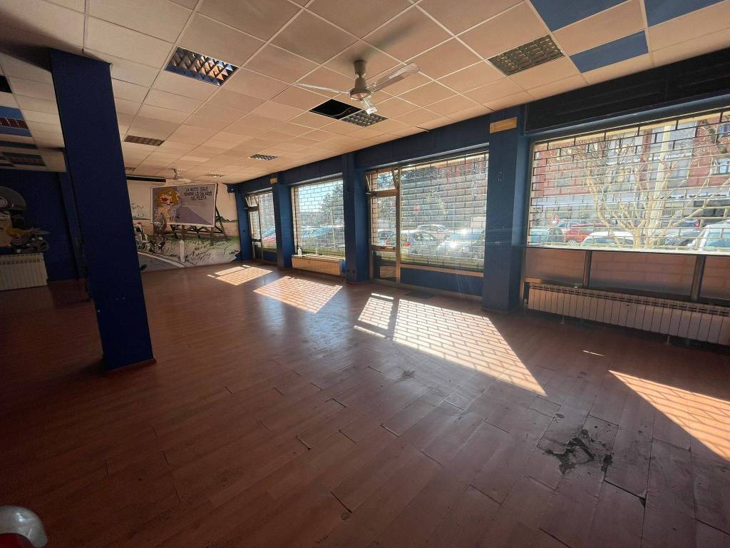negozio in affitto a Chivasso