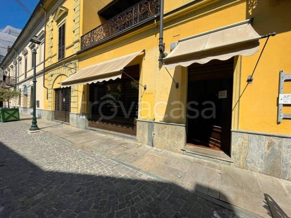 negozio in affitto a Chivasso