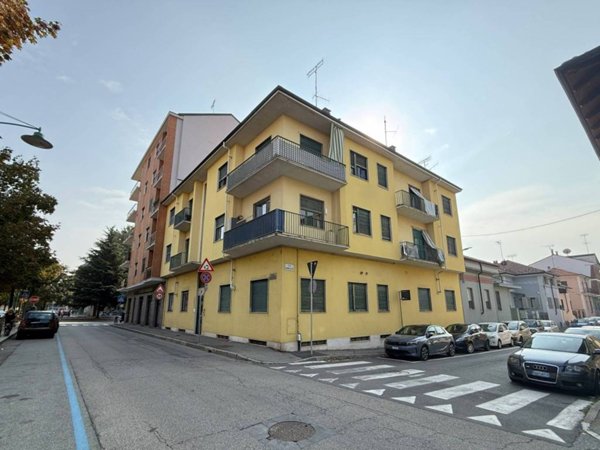 locale commerciale in affitto a Chivasso