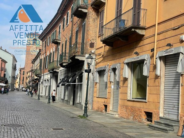 negozio in affitto a Chivasso