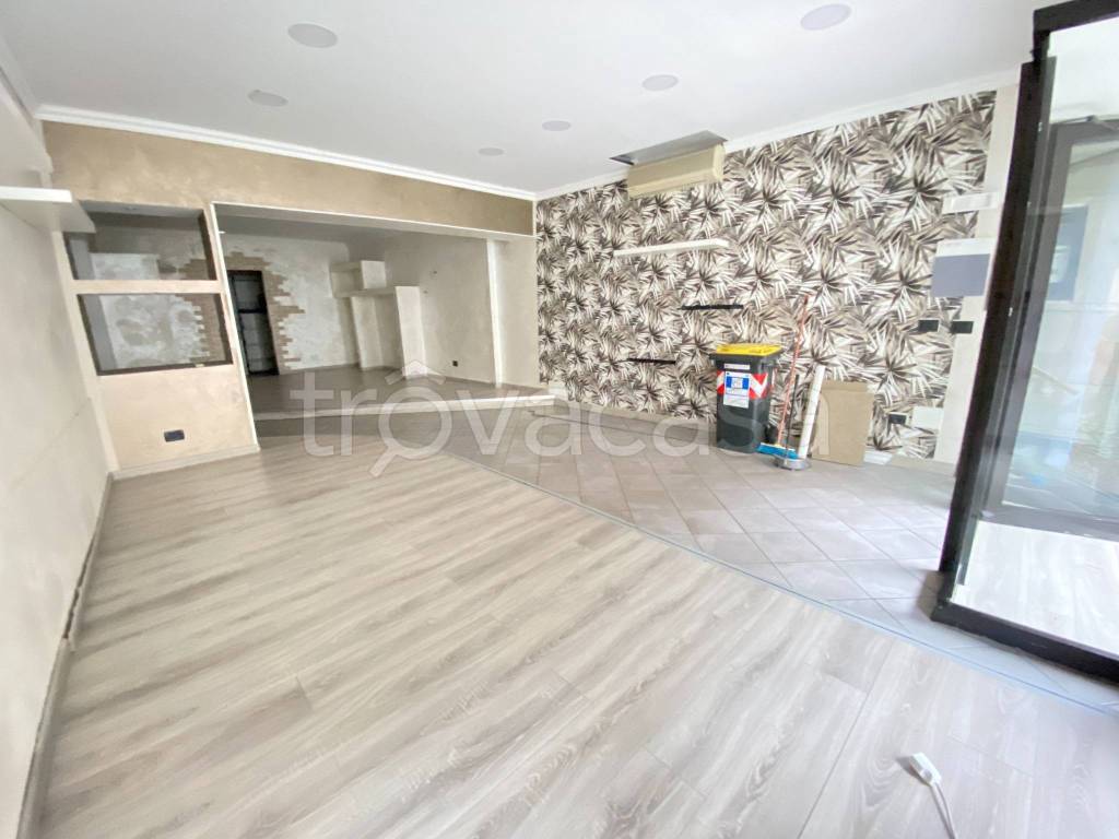 negozio in affitto a Ciriè