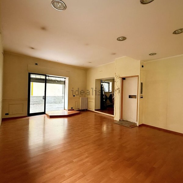 negozio in affitto a Ciriè