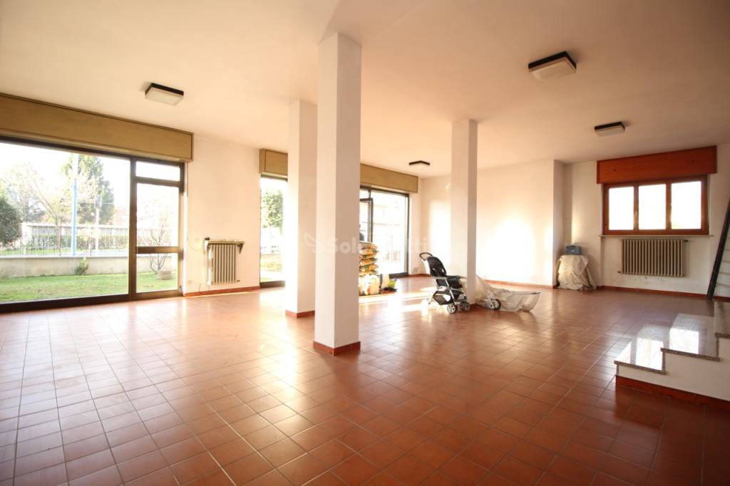 negozio in affitto a Ciriè