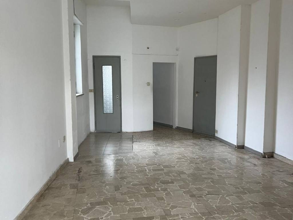 negozio in affitto a Ciriè