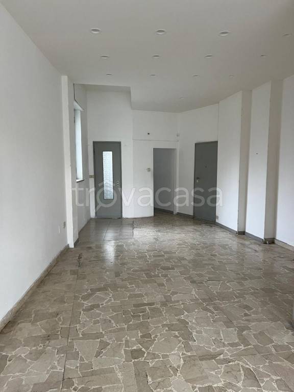 negozio in affitto a Ciriè