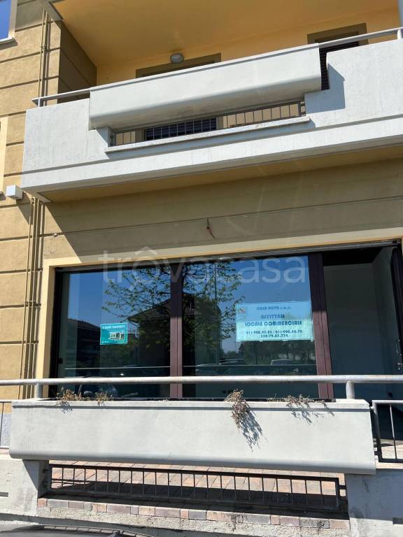 negozio in affitto a Ciriè