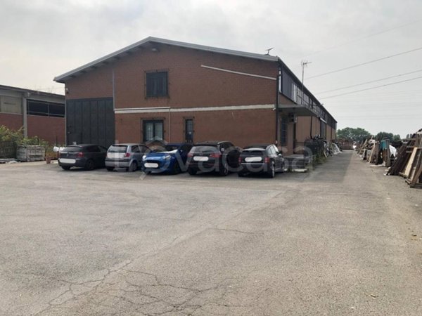 locale commerciale in affitto a Collegno in zona Savonera