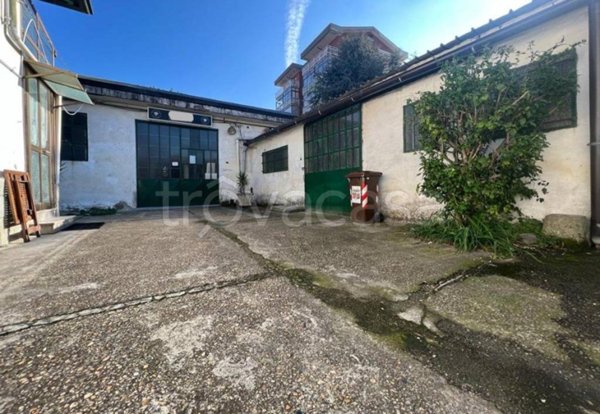 locale commerciale in affitto a Collegno