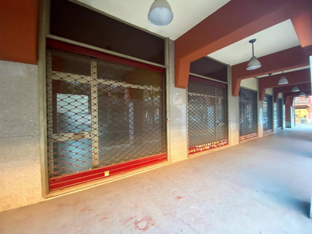 locale commerciale in affitto a Collegno in zona Leumann