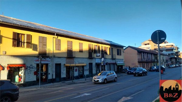 negozio in affitto a Collegno in zona Leumann