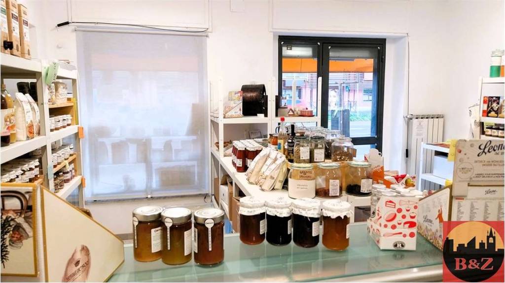 negozio in affitto a Collegno in zona Leumann