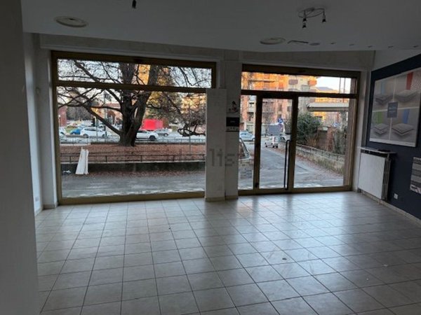 locale commerciale in affitto a Collegno