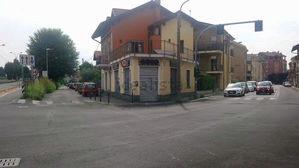 locale commerciale in affitto a Collegno