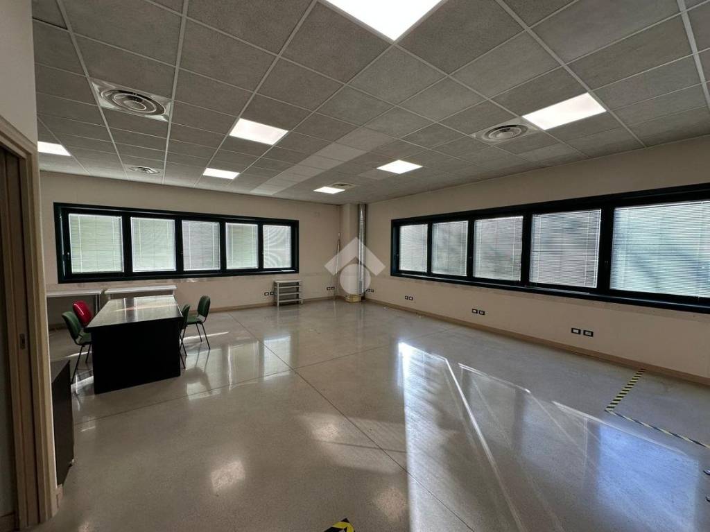 ufficio in affitto a Collegno in zona Savonera