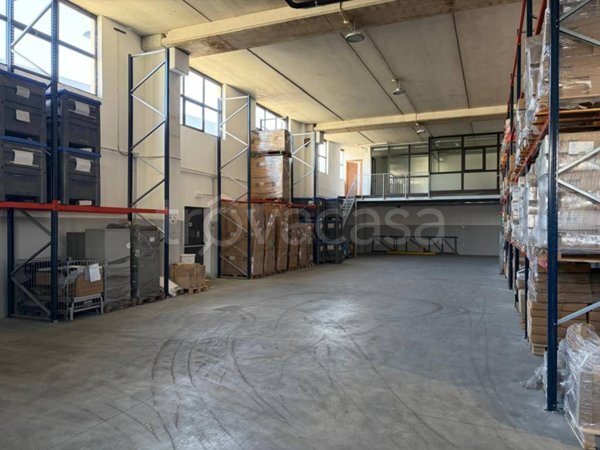 locale commerciale in affitto a Collegno in zona Savonera