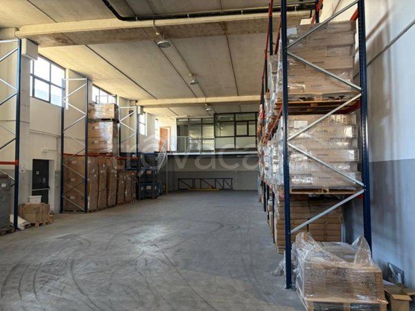 locale commerciale in affitto a Collegno in zona Savonera