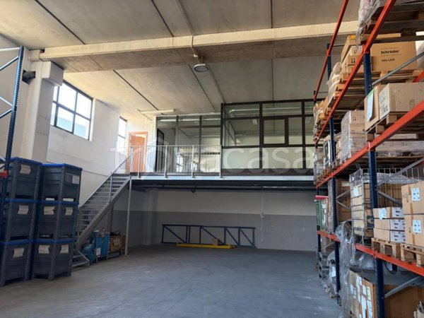 locale commerciale in affitto a Collegno in zona Savonera