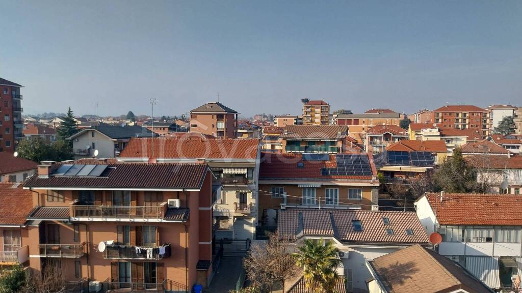 appartamento in affitto a Collegno in zona Leumann