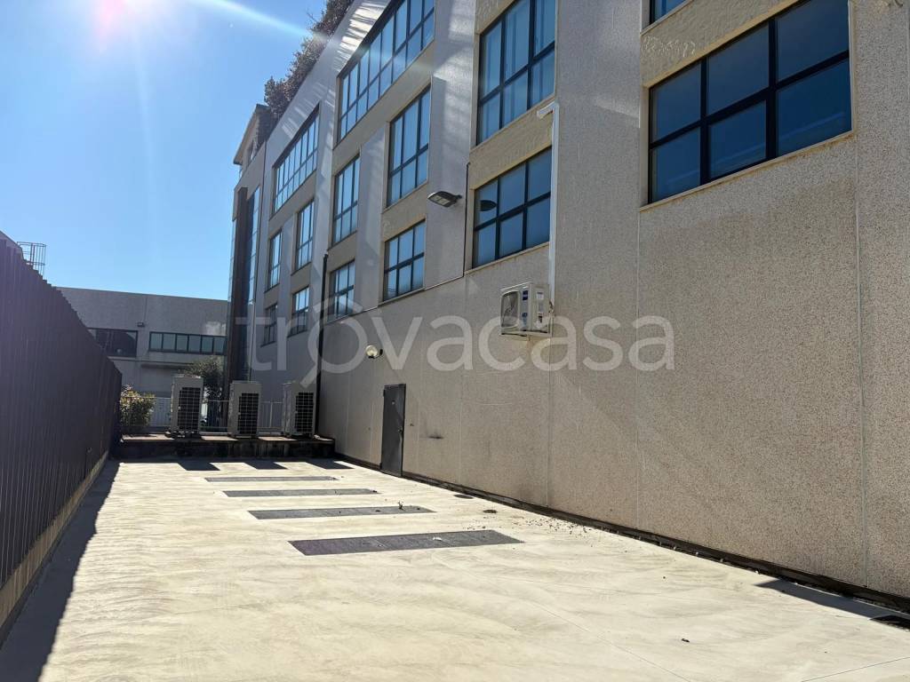 locale commerciale in affitto a Collegno in zona Savonera